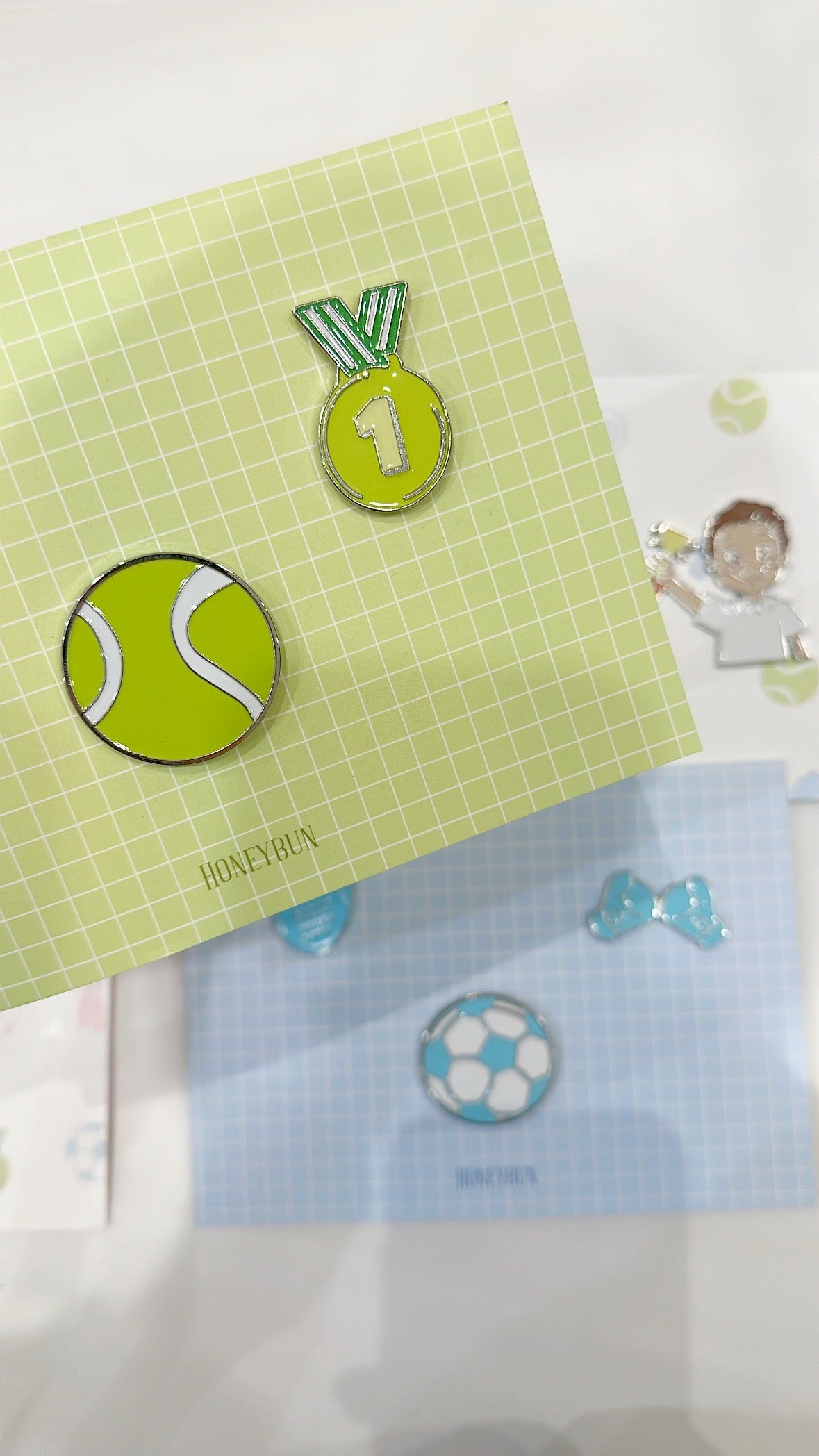 Sports pins set