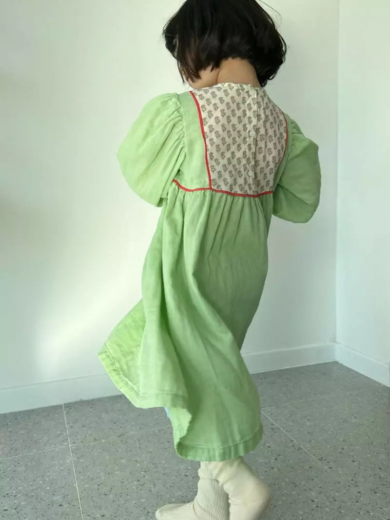 Motif dress
