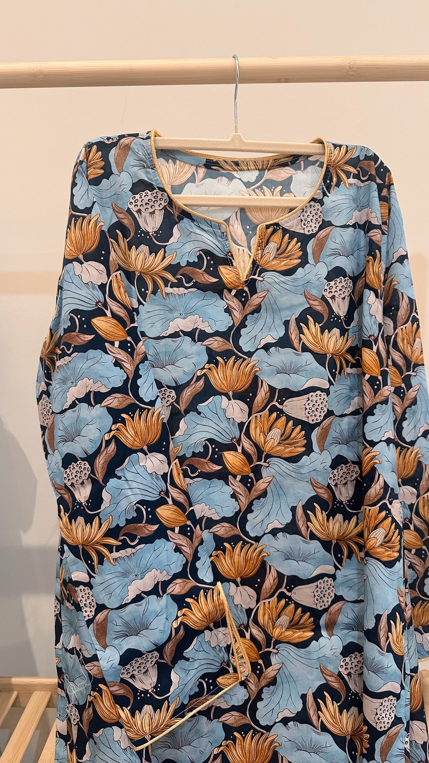 A3 jalabya with twilly