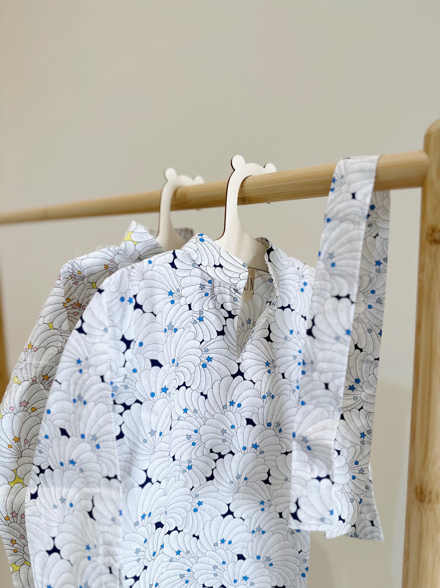 Seashell jalabya with twilly