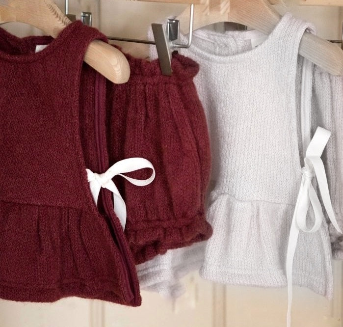 Burgundy vest & short (+2 pins)