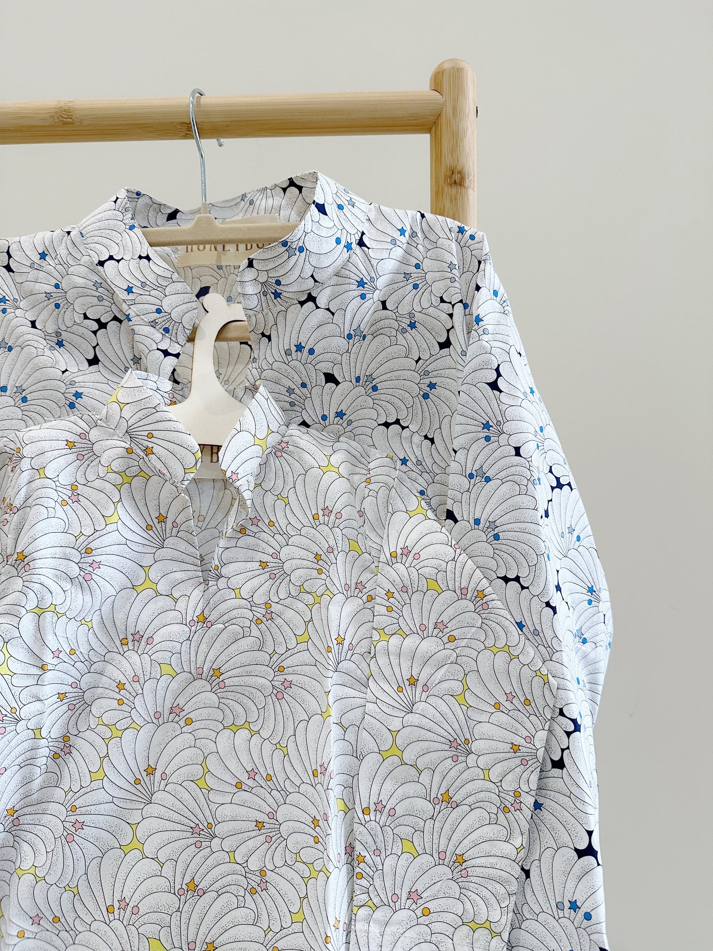 Adults seashell jalabiya with twilly