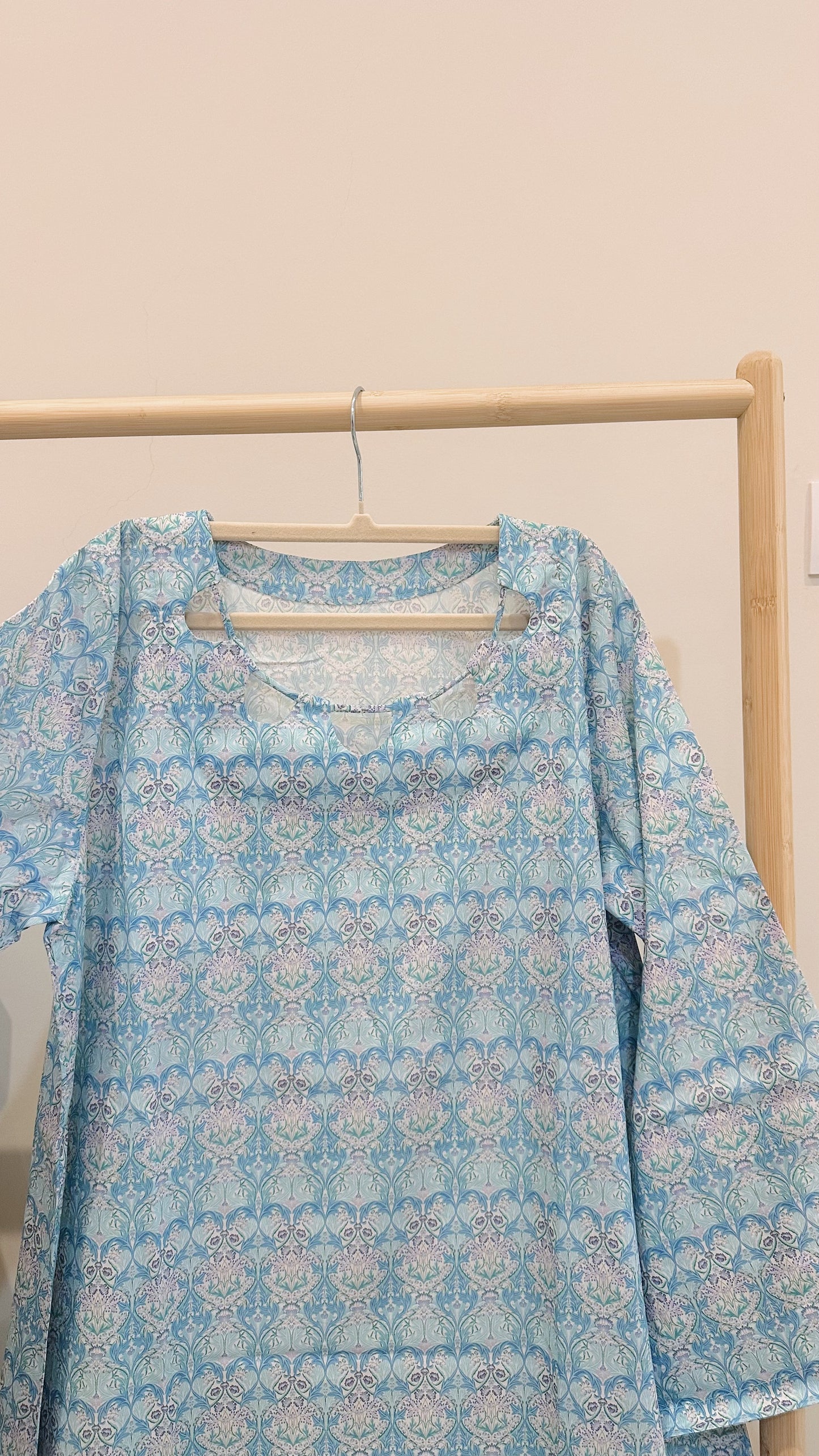 A2 jalabya with twilly