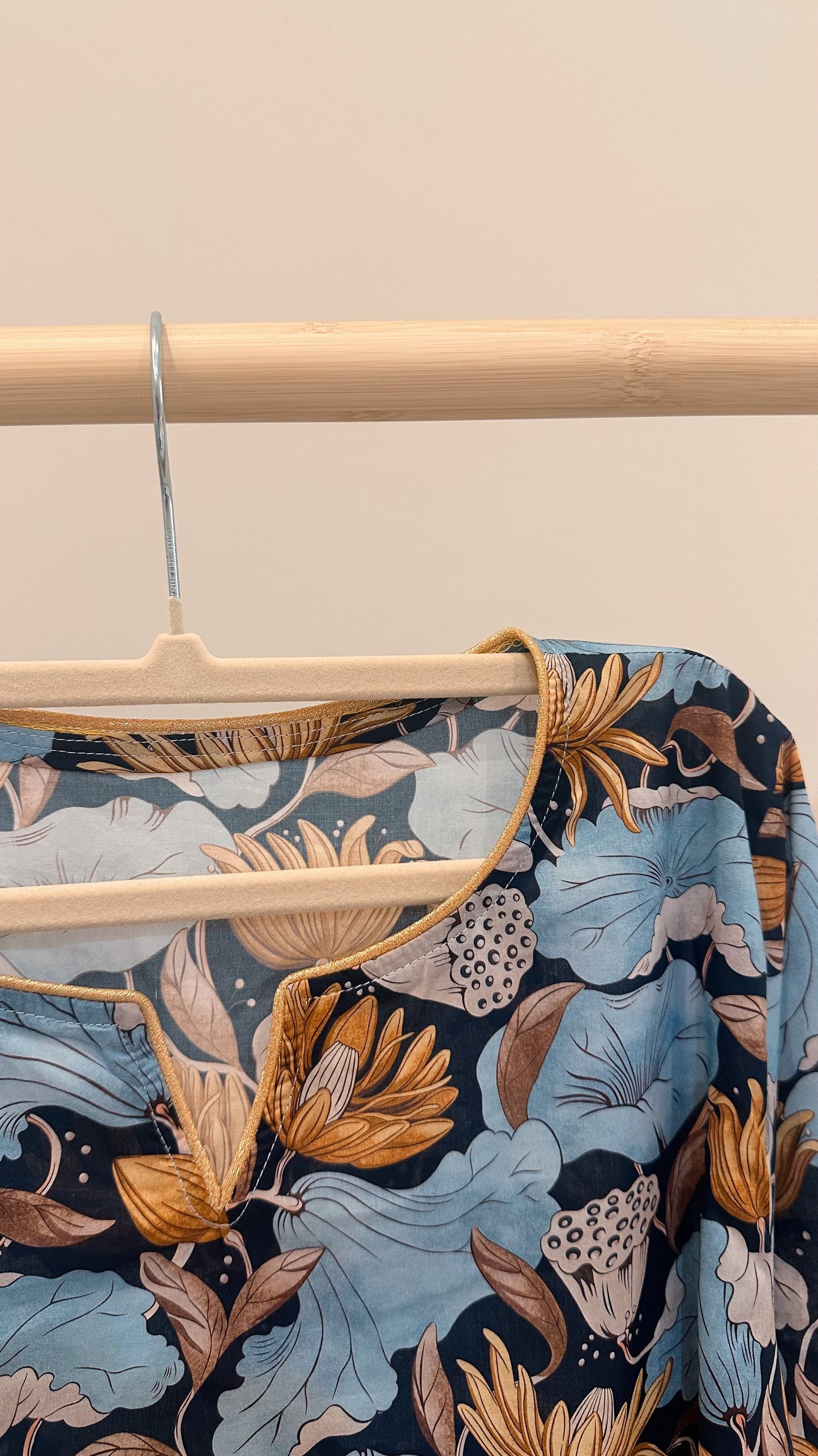 A3 jalabya with twilly