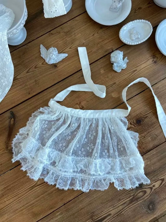 Lace apron