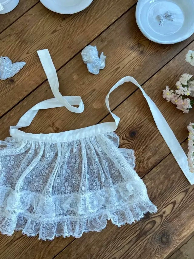 Lace apron