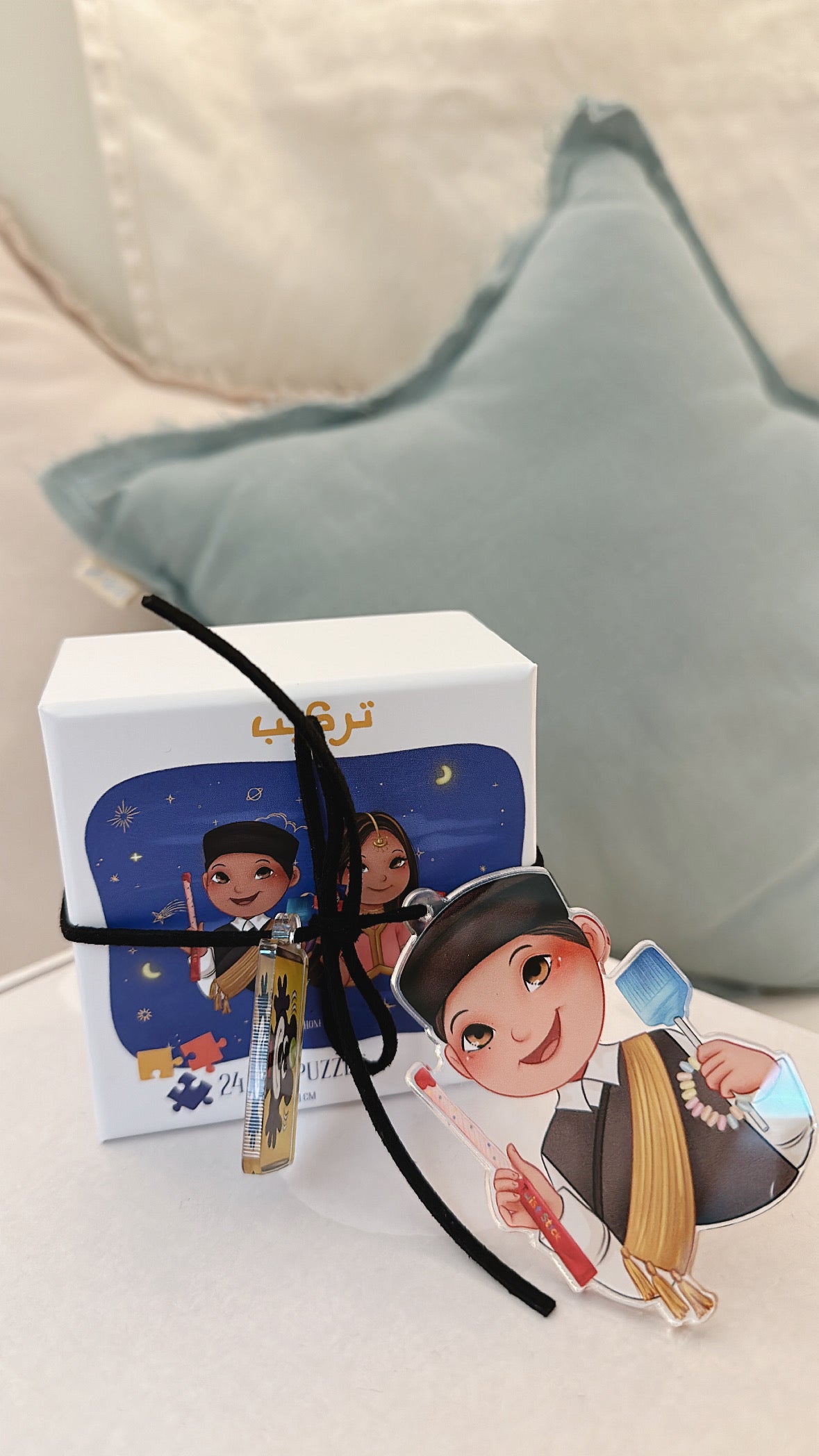 Puzzle with 2 acrylic charms