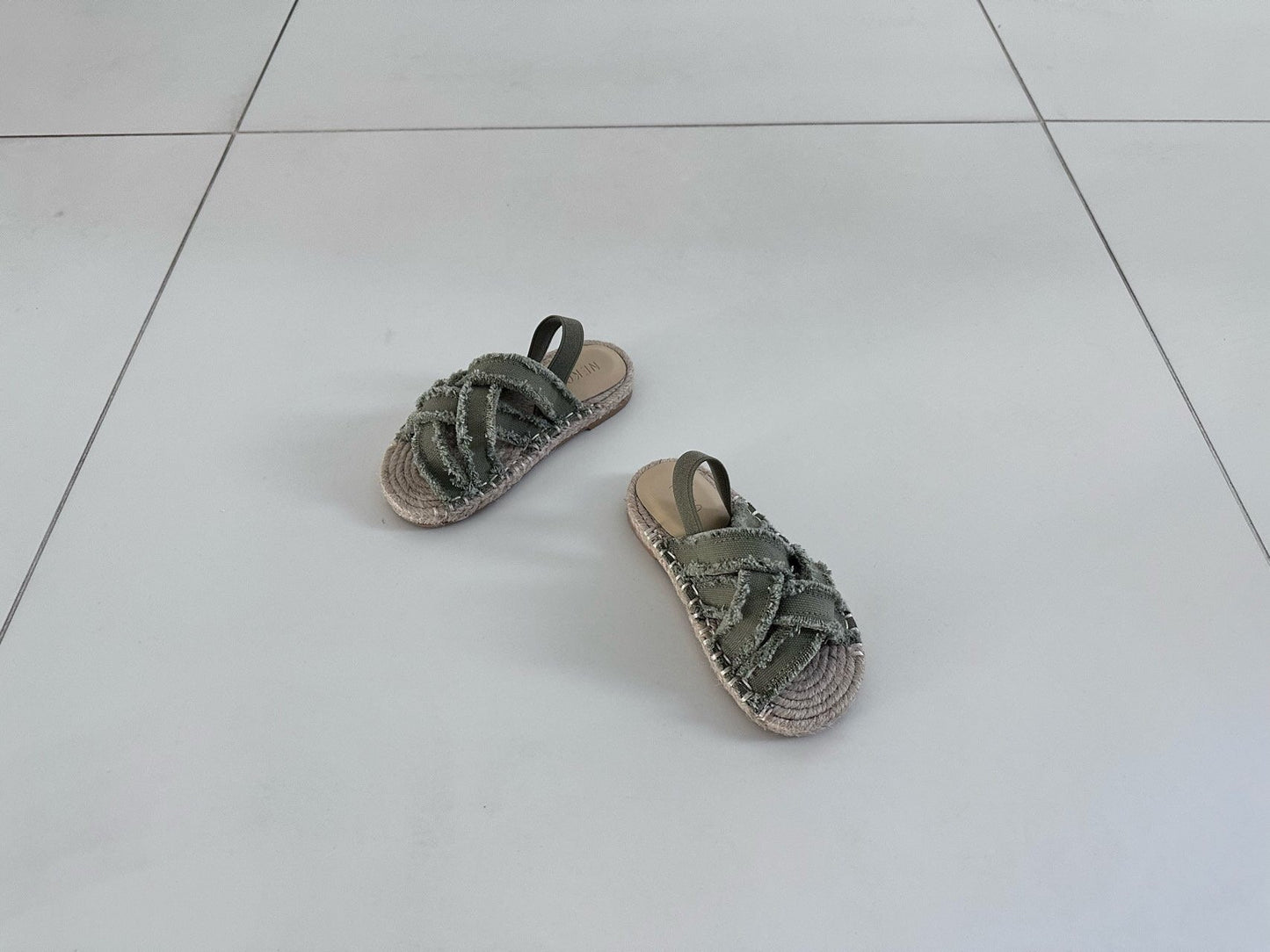 Canvas cross sandals