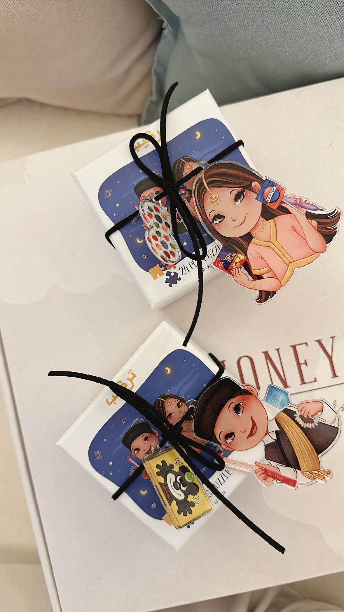 Puzzle with 2 acrylic charms