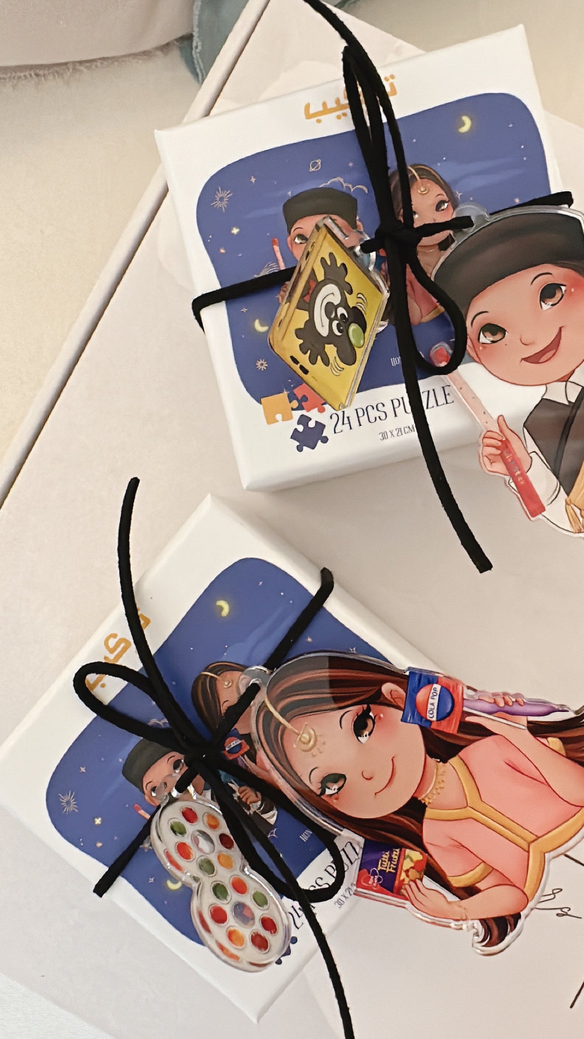 Puzzle with 2 acrylic charms