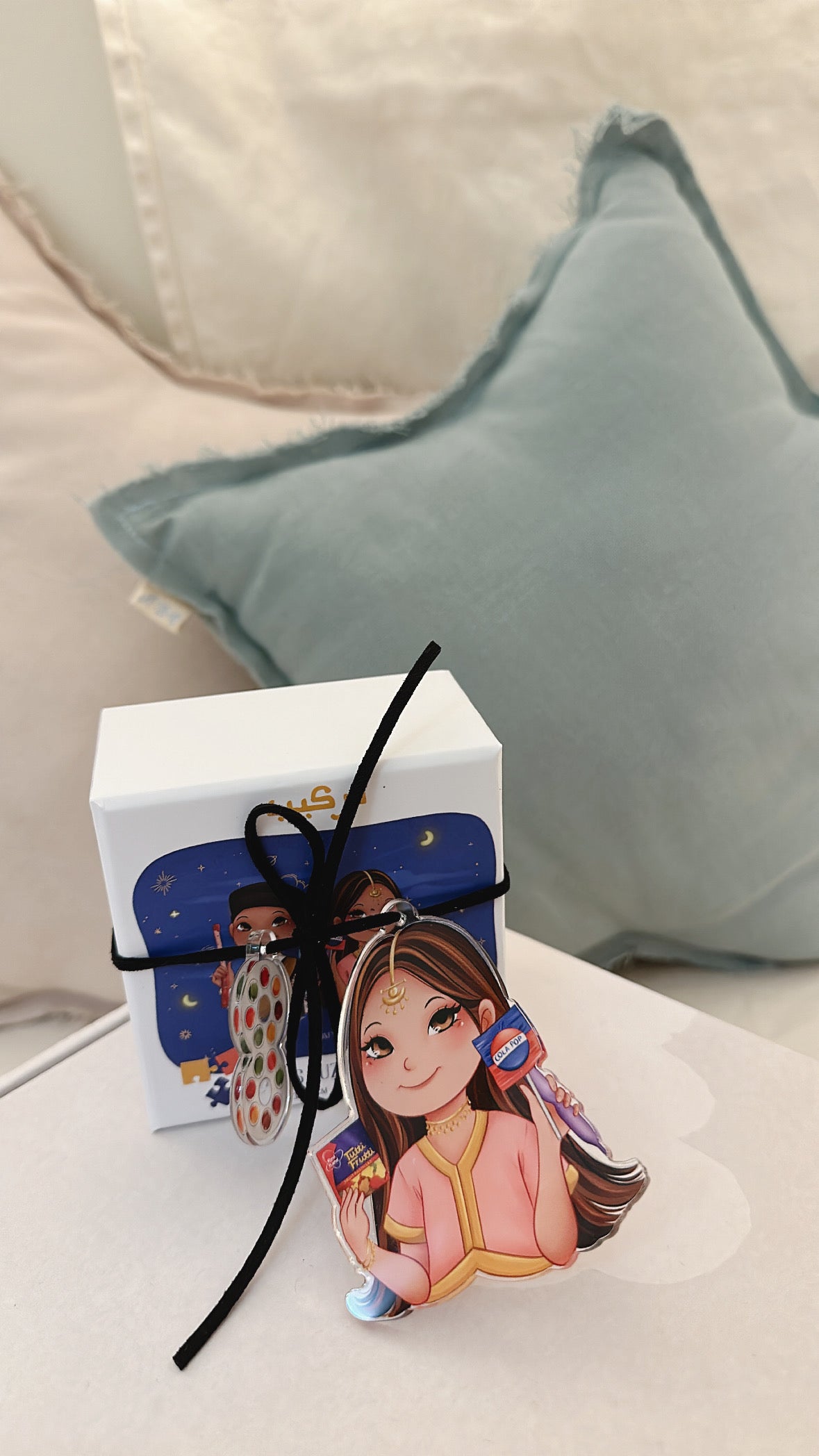 Puzzle with 2 acrylic charms