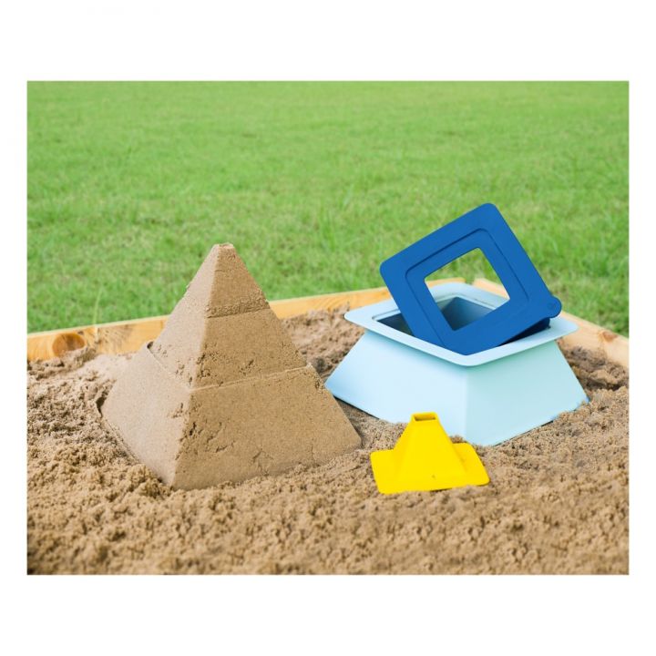 Pyramid sand moulds