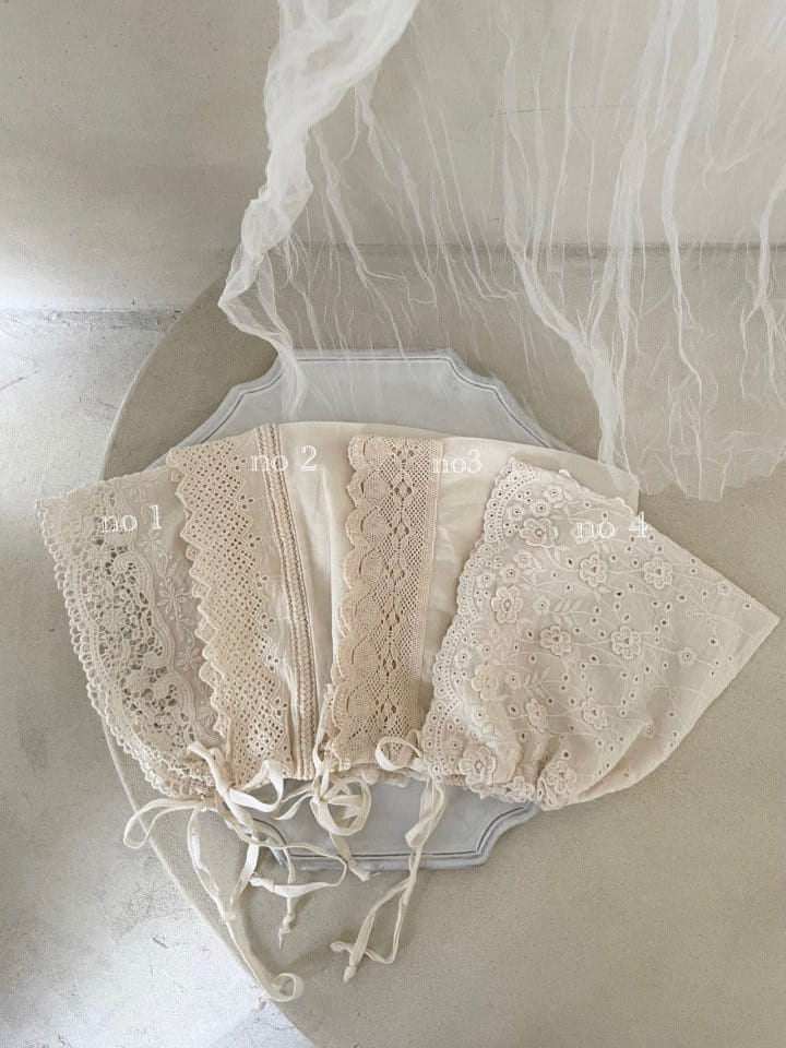 Cotton lace bonnet