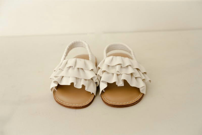 Frill sandals