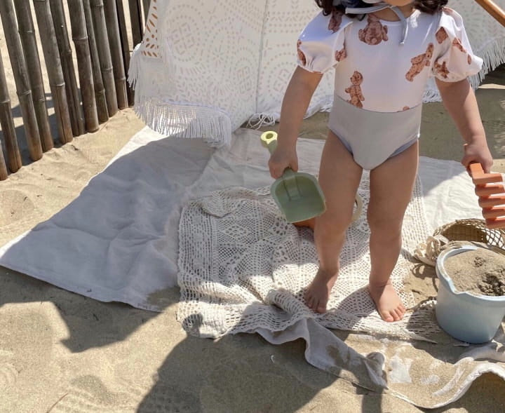 Bear swimsuit & bonnet