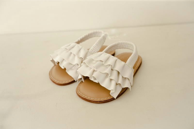 Frill sandals