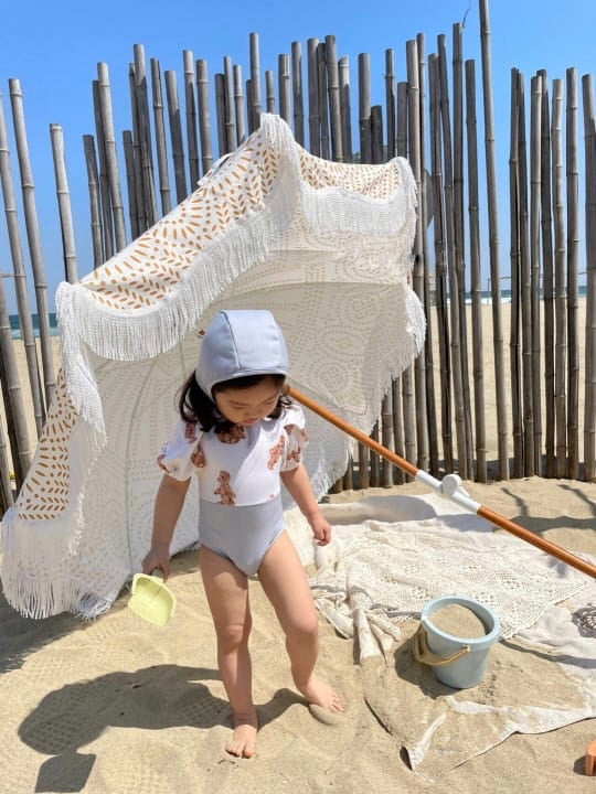 Bear swimsuit & bonnet