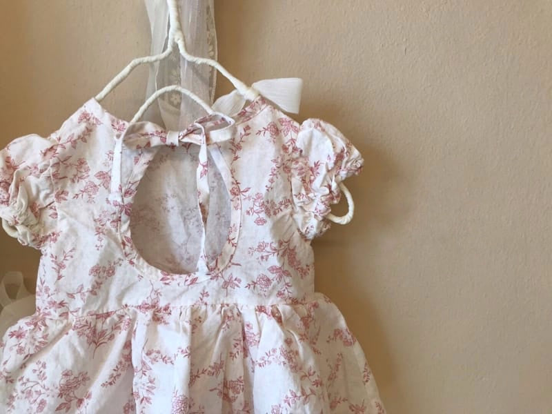 Open back floral romper & bonnet