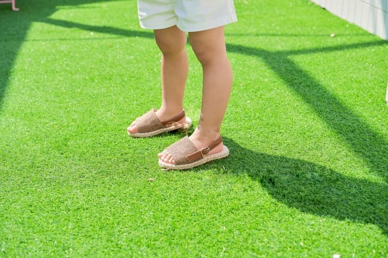 Straw sandals