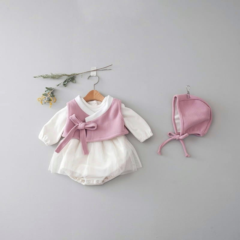 Pink hanbok bodysuit & bonnet